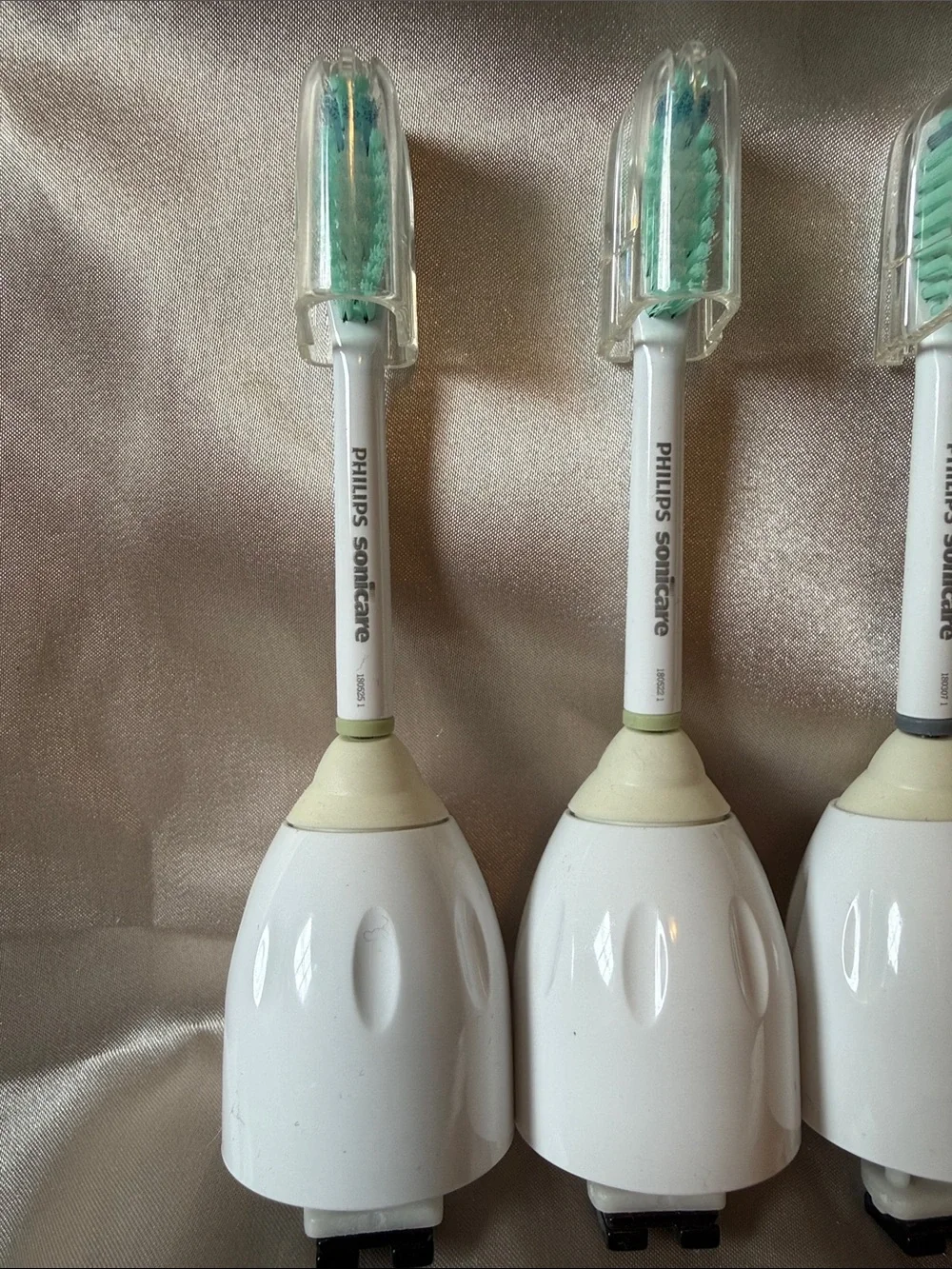 Philips Sonicare set of Seven White Electric Toothbrush Replacement Heads - Picture 2 of 3